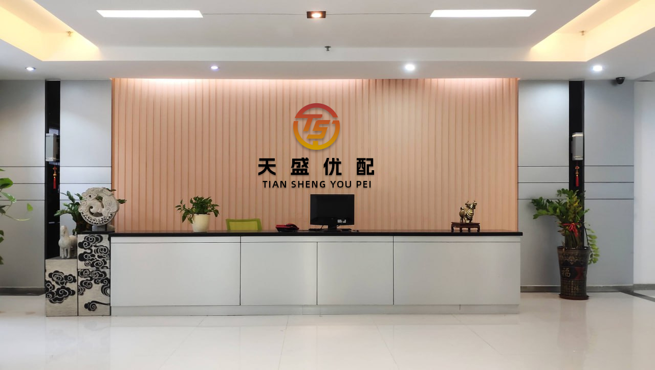 惠红网 地铁站内，大爷对女孩破口大骂！路人都看不下去了..._男子_黄莺_上海